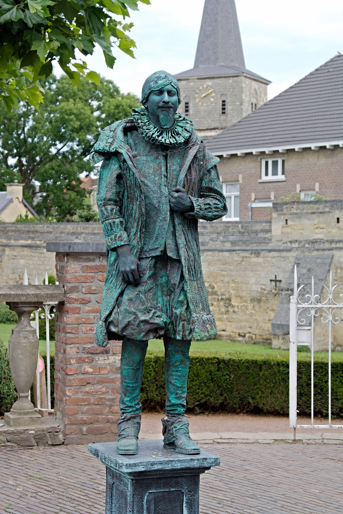 valkenburg living statue levend standbeeld evenement event festival festiviteit kunst art straatkunst streetart artiest beeld beeldhouwwerk